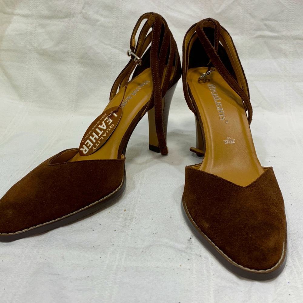 VINTAGE HEELS